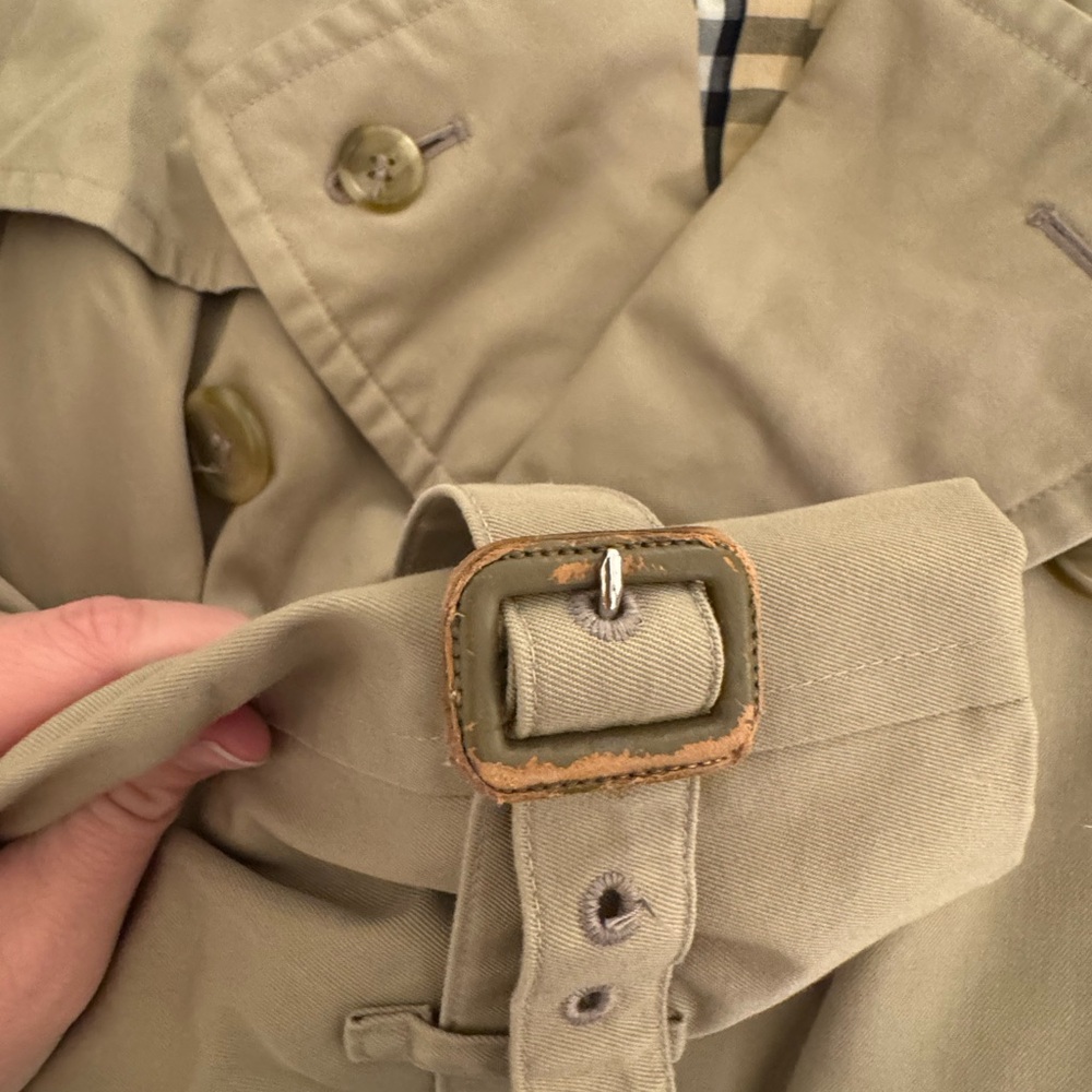 90s Burberry Beige Double-Breasted Trench Coat - Picture 4 of 11